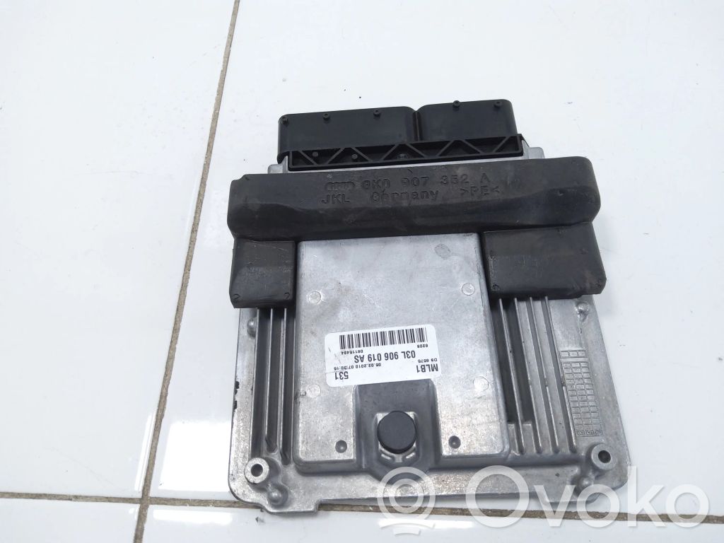 Engine control unit/module ECU   8K0907352