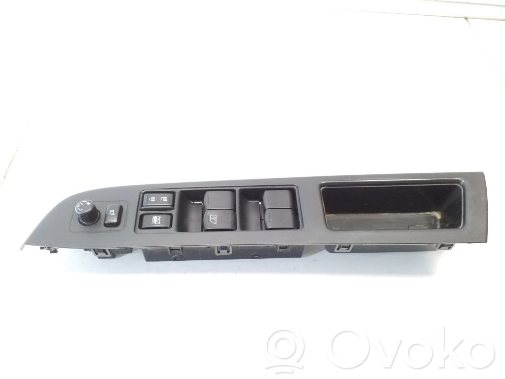 Subaru XV Electric window control switch 