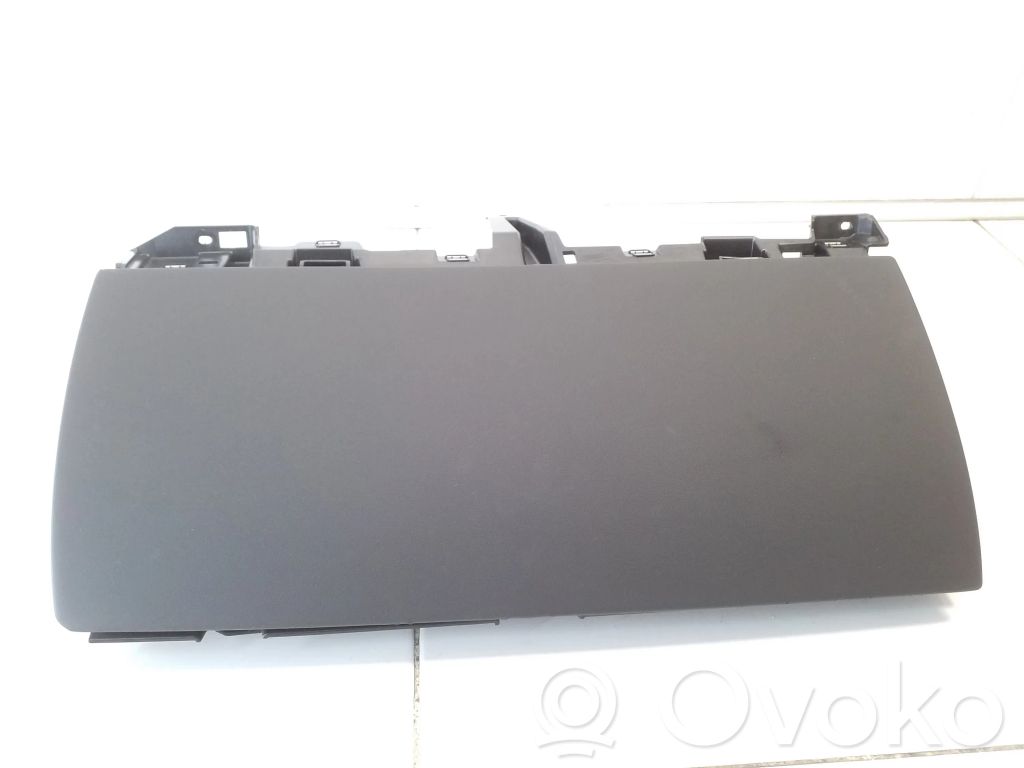 Tesla Model Y Daiktadėžės (bordačioko) komplektas 
