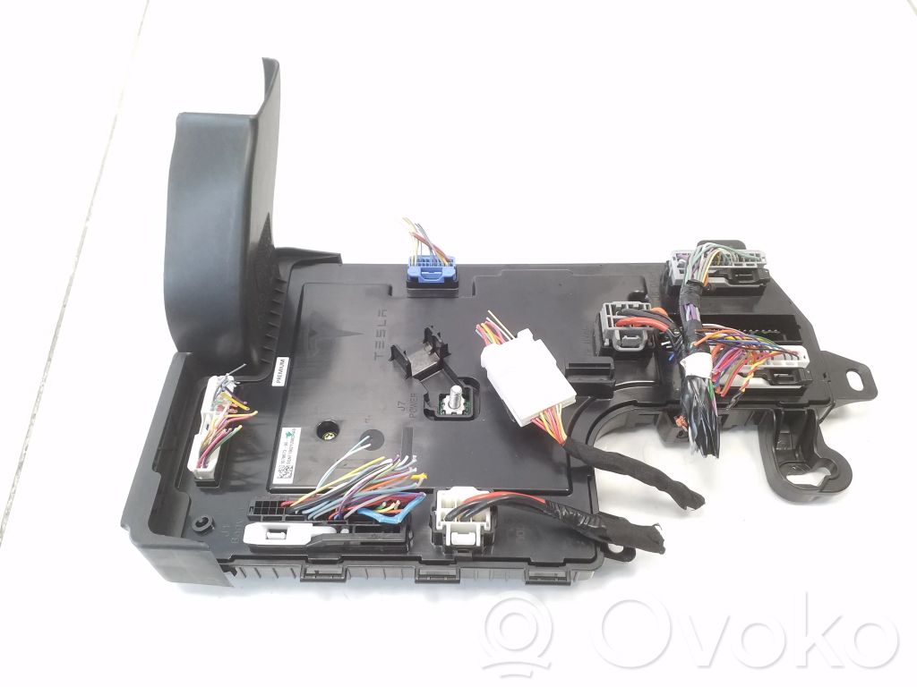 Tesla Model 3 Comfort/convenience module 