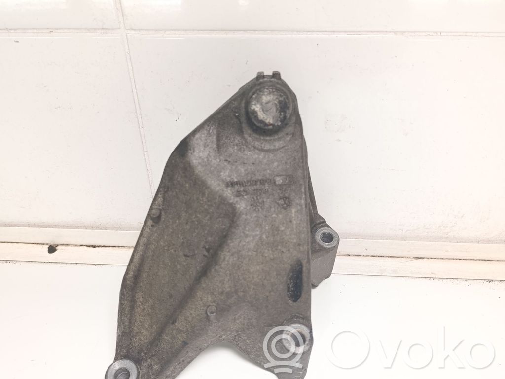 Volkswagen Amarok Engine mounting bracket 