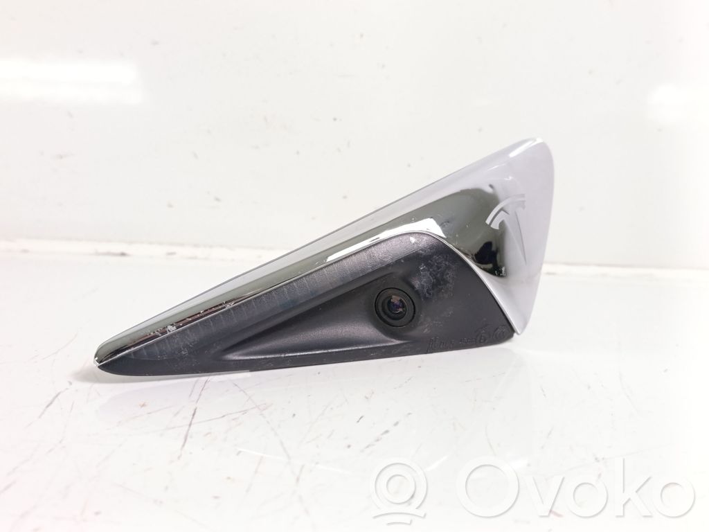 Tesla Model S Seitliche Kotflügelkamera 