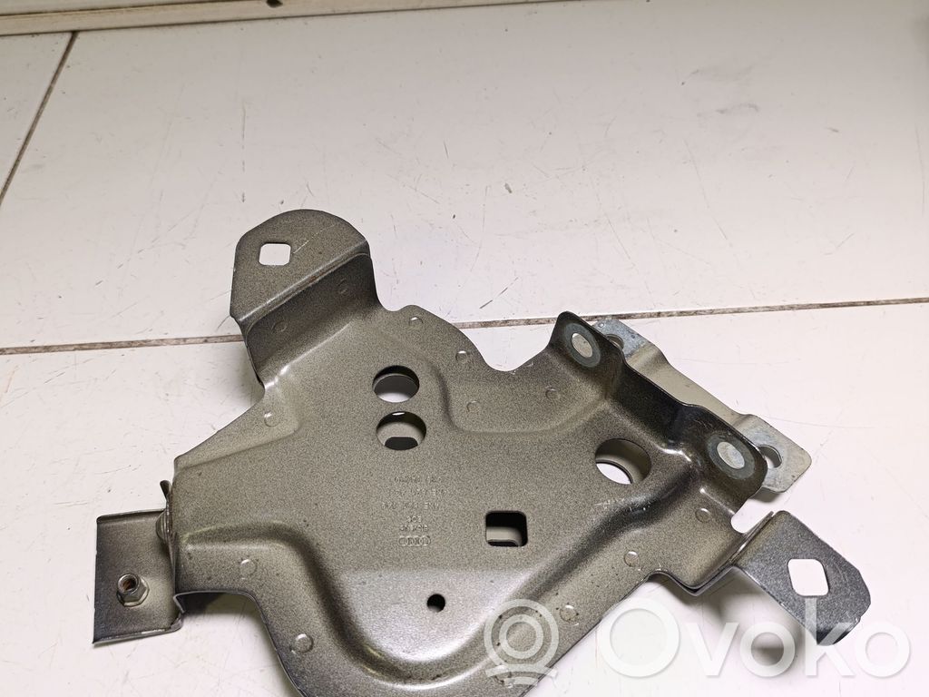 Audi e-tron Fender mounting bracket 
