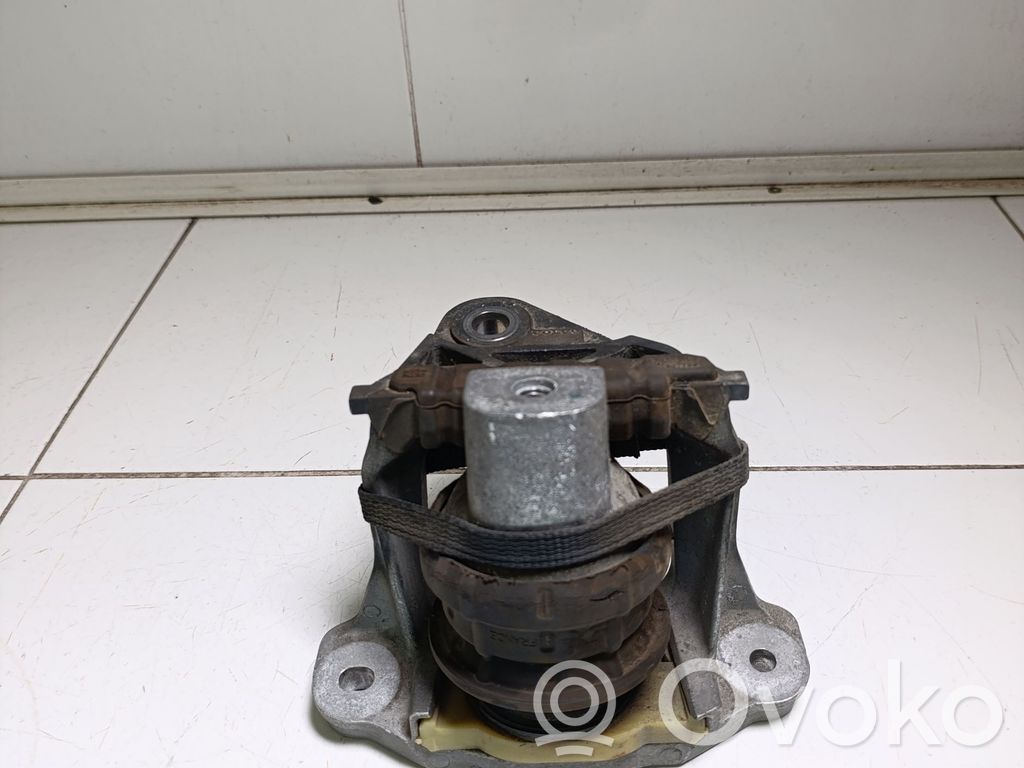Volvo XC60 Engine mounting bracket 