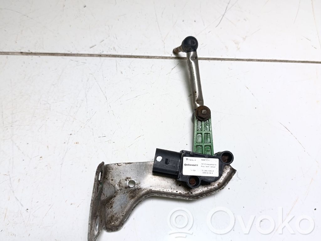 Tesla Model S Rear air suspension level height sensor 