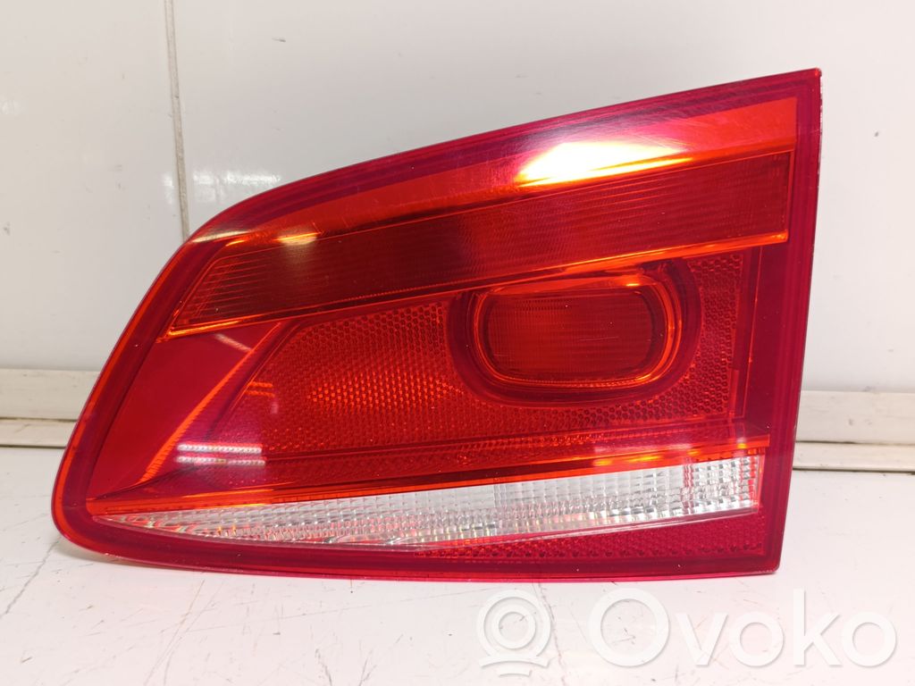 Volkswagen PASSAT B7 Lampy tylnej klapy bagażnika 