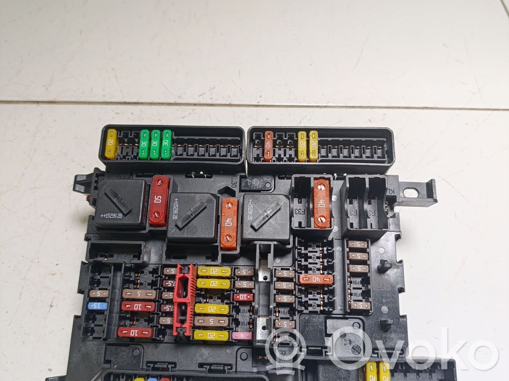 BMW 2 F45 Fuse module 