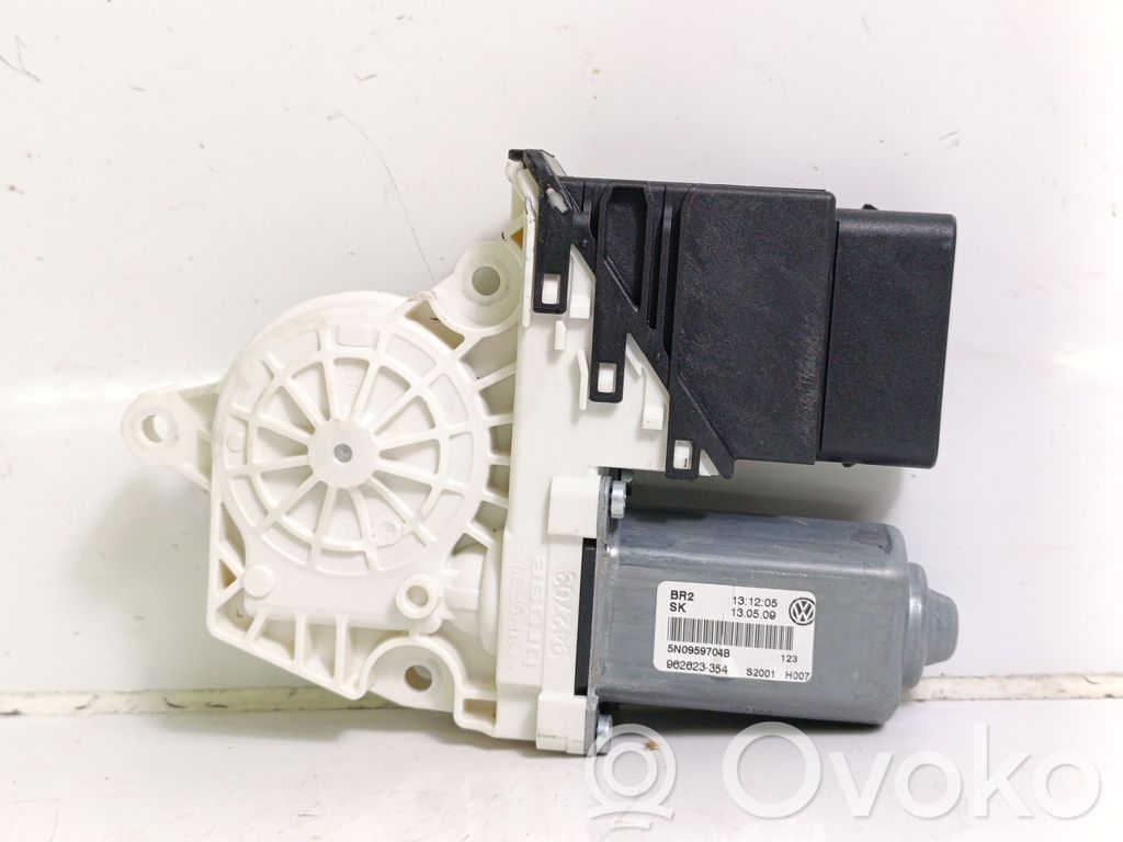 Volkswagen Tiguan Silniczek podnoszenia szyby drzwi tylnych 
