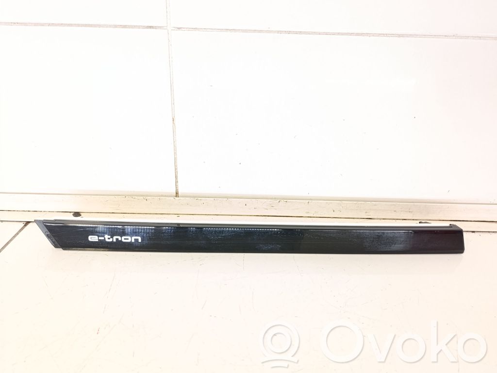 Audi e-tron Dashboard glove box trim 