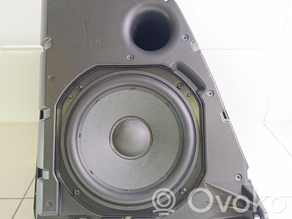 Tesla Model Y Altavoz subwoofer 