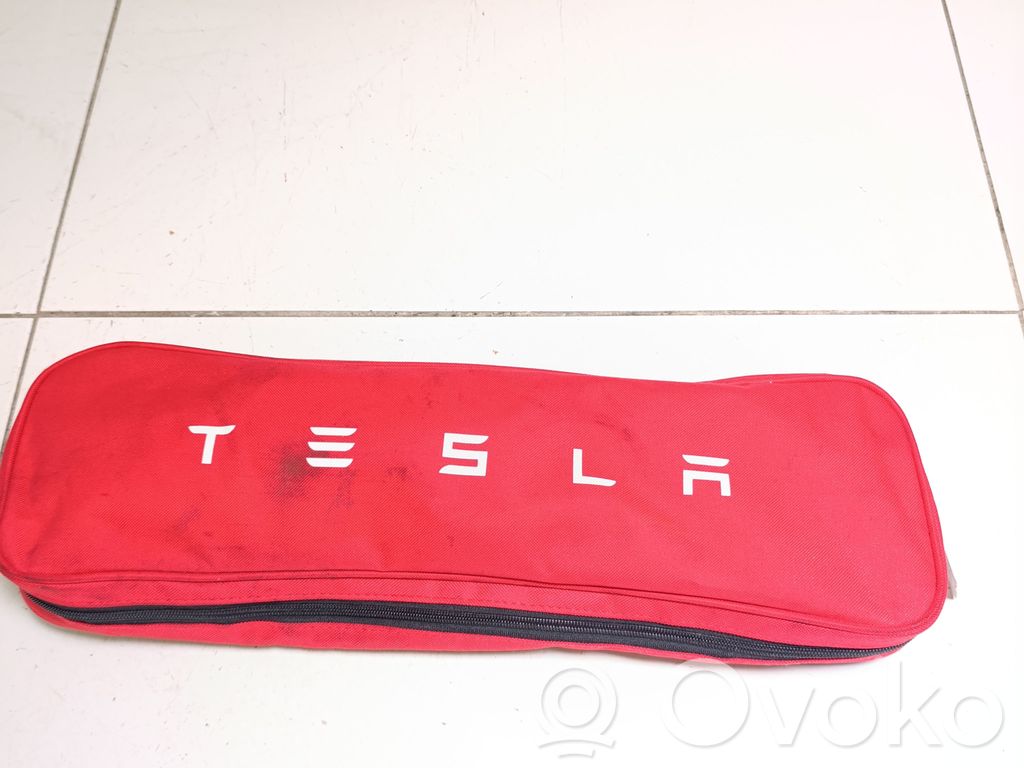 Tesla Model Y First aid kit 