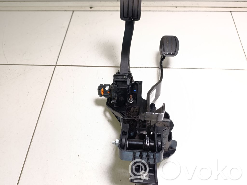 Toyota Proace Pedāļu montāža 
