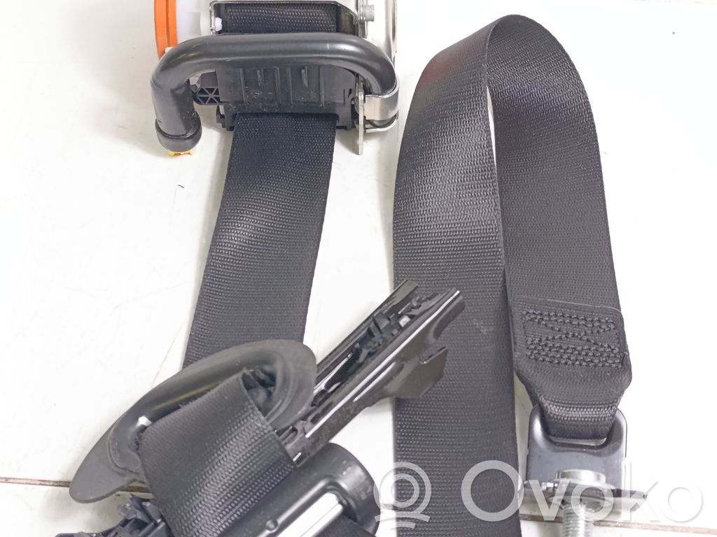 Mercedes-Benz EQB Cinturón delantero 