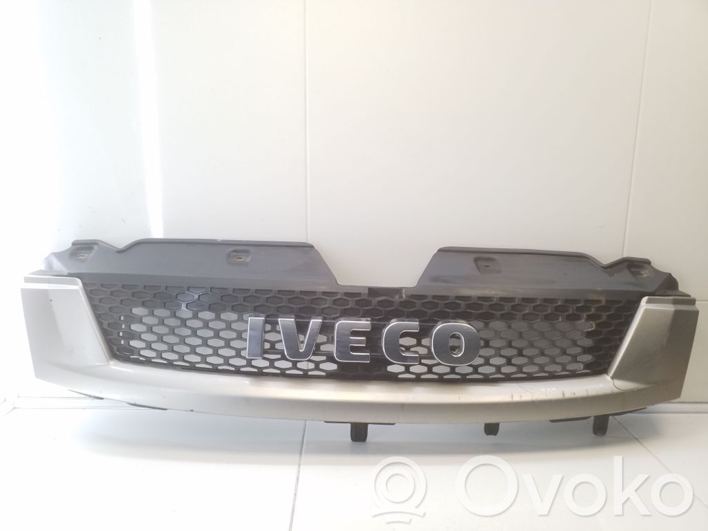 Iveco Daily 35 - 40.10 Etupuskurin ylempi jäähdytinsäleikkö 