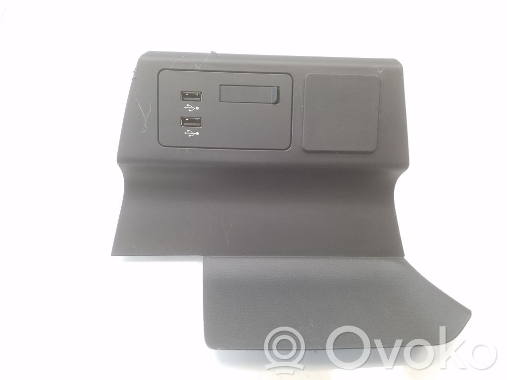 Mazda MX-30 USB-pistokeliitin 