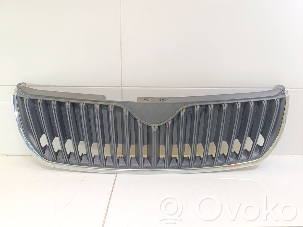 Skoda Superb B6 (3T) Etusäleikkö