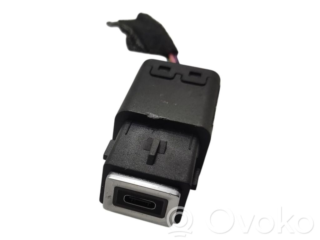 Peugeot Partner Gniazdo / Złącze USB 
