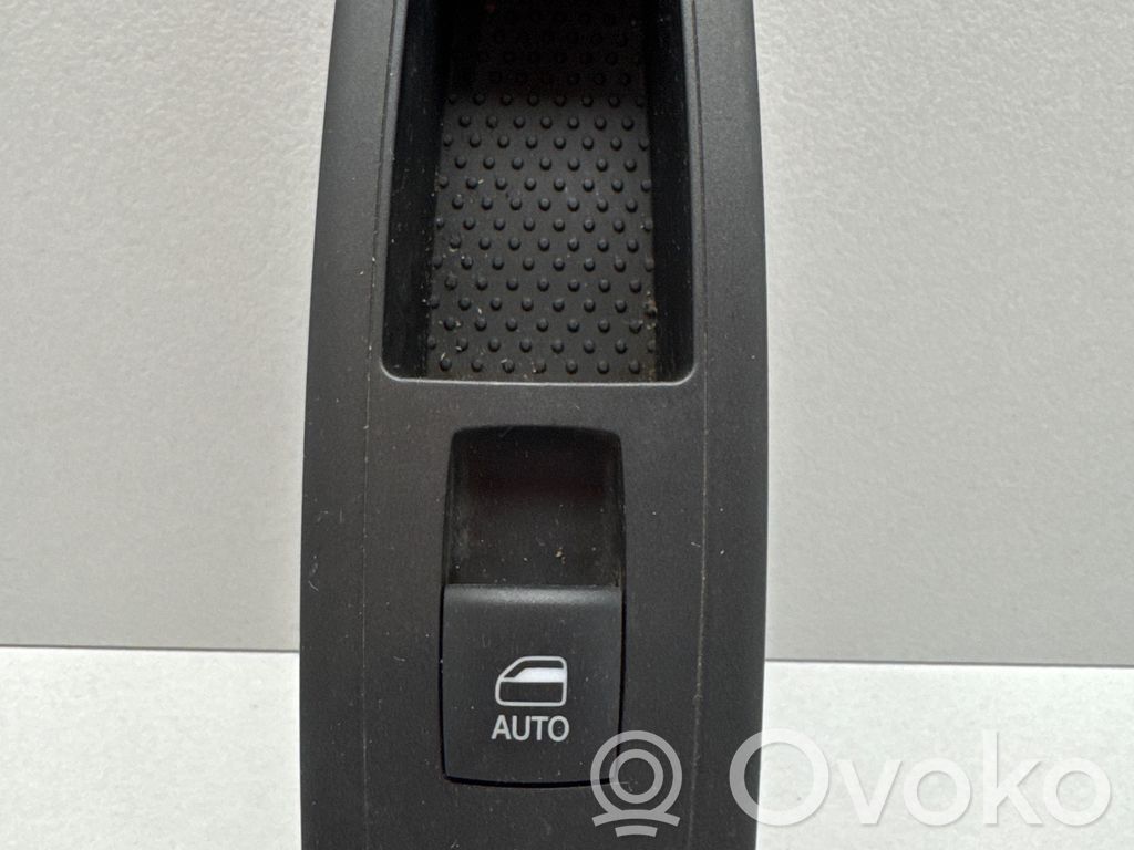Chrysler Pacifica Electric window control switch 