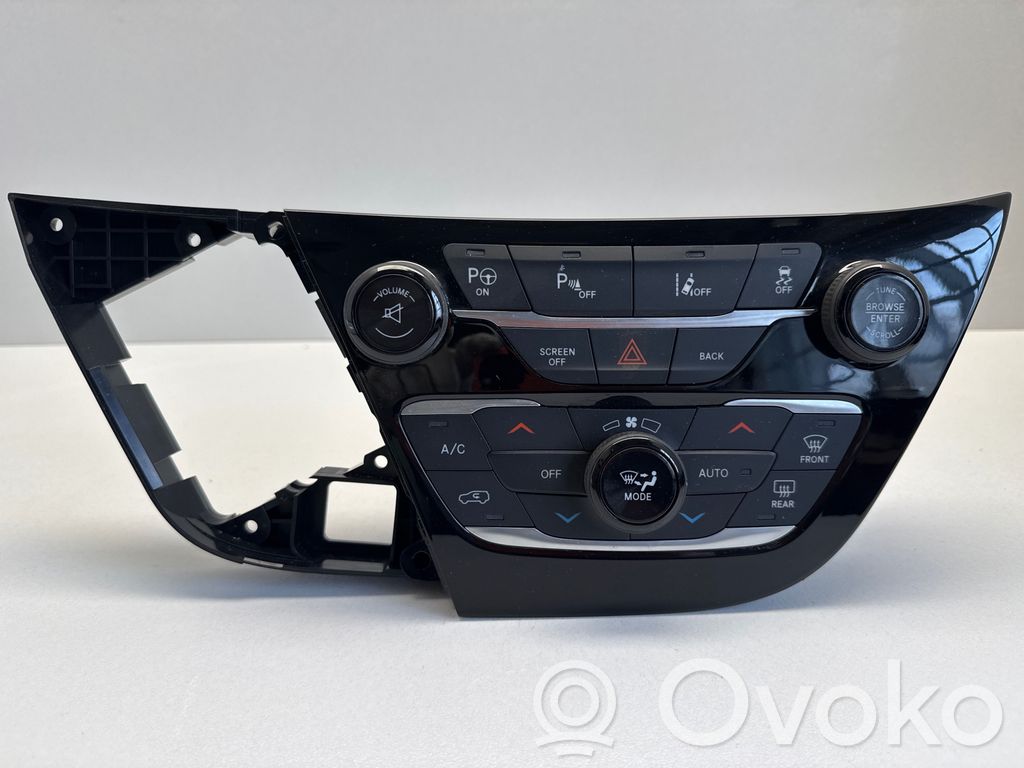 Chrysler Pacifica Climate control unit 