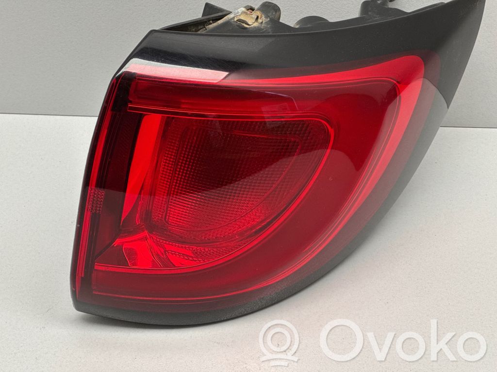Chrysler Pacifica Rear/tail lights 