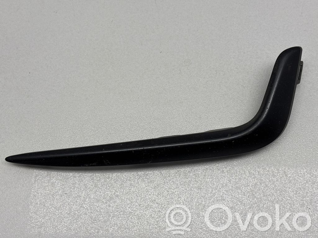 Chrysler Pacifica Front fog light trim/grill 