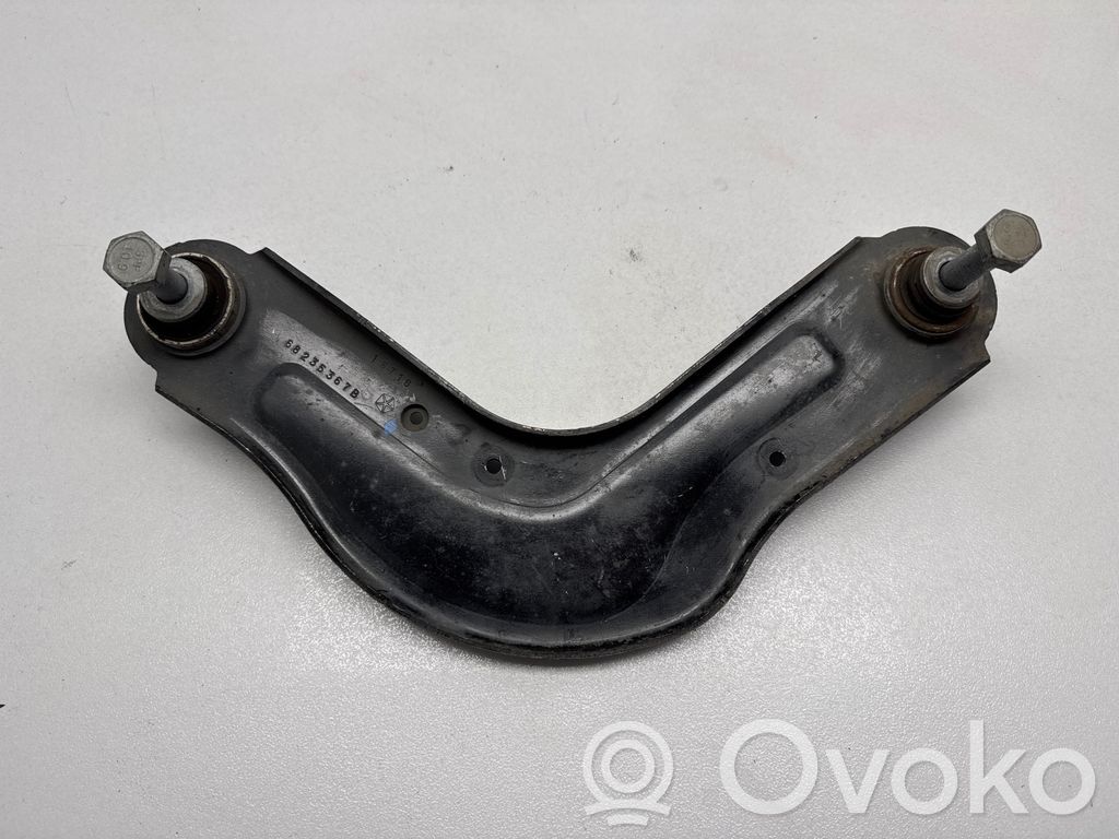 Brazo de suspensión trasero   68235367B