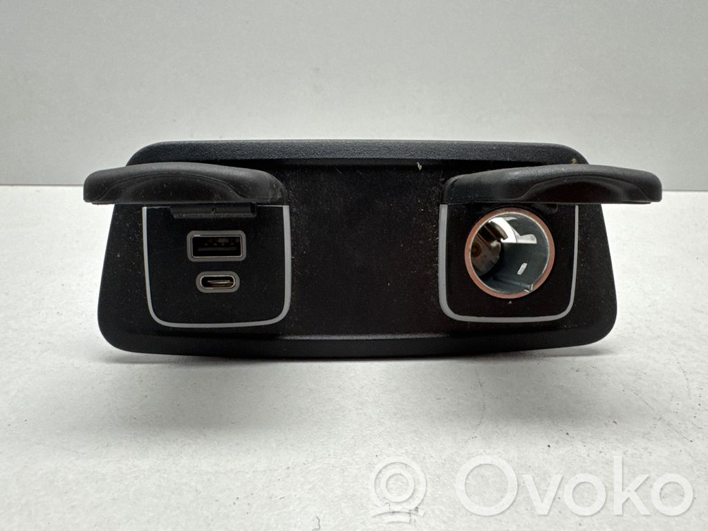 Chrysler Pacifica USB socket connector 