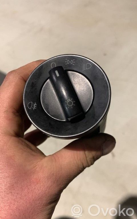 Volkswagen Polo IV 9N3 Light switch 