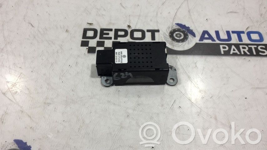 Volkswagen Golf VI Aerial antenna amplifier 