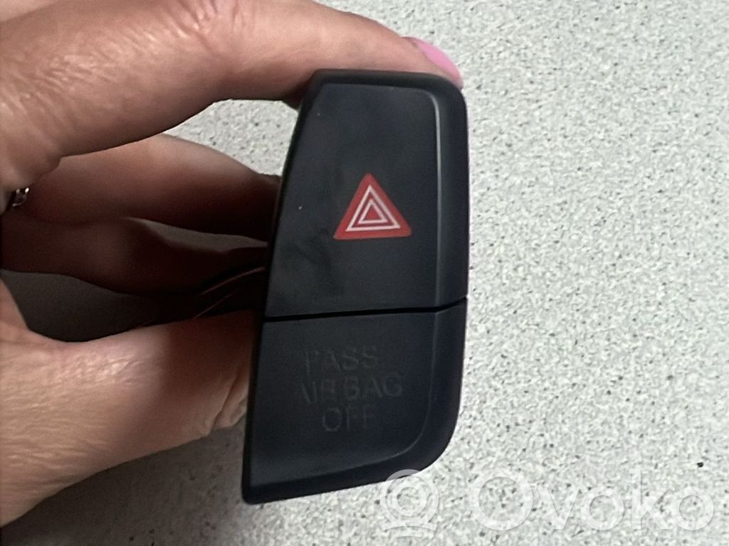 Audi A4 S4 B8 8K Avarinių šviesų rėlė 