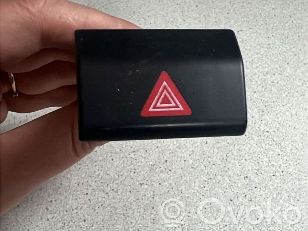 Skoda Superb B6 (3T) Hazard warning light relay 