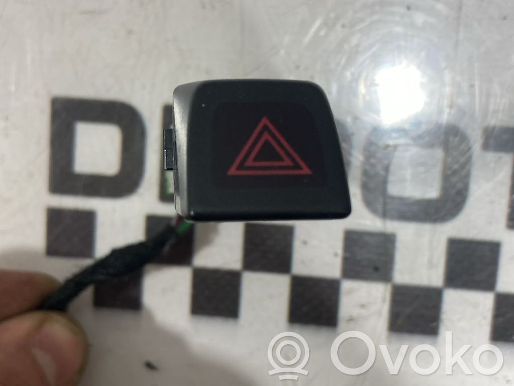 Volvo XC60 Hazard warning light relay 