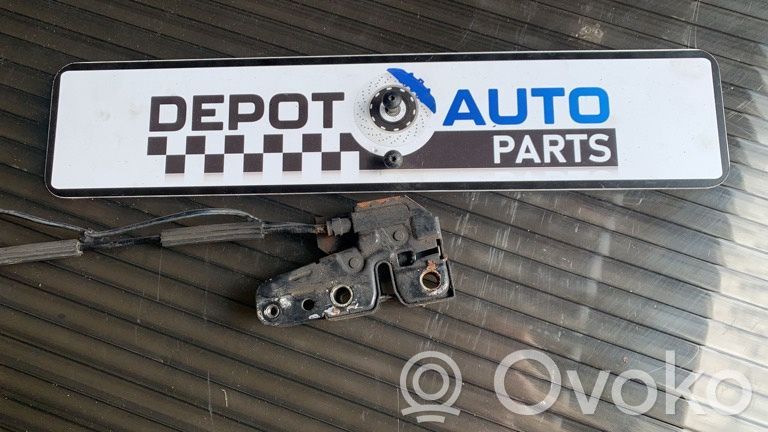 Volkswagen Polo IV 9N3 Engine bonnet/hood lock/catch 