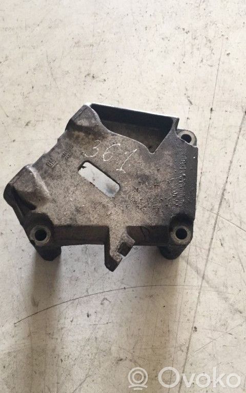 Opel Corsa D Engine mounting bracket 
