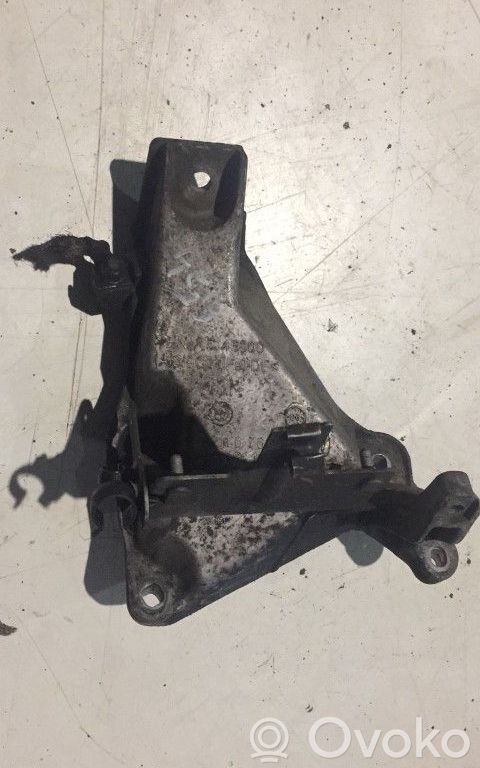 BMW 1 E81 E87 Engine mounting bracket 