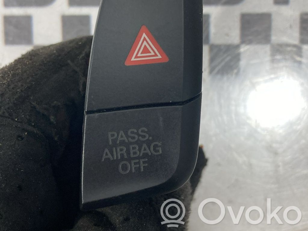 Audi A4 S4 B8 8K Avārijas lukturu relejs 