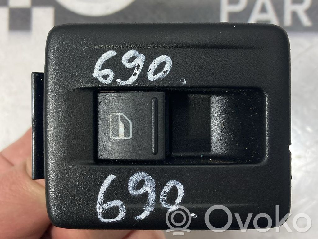 Volkswagen Scirocco Electric window control switch 