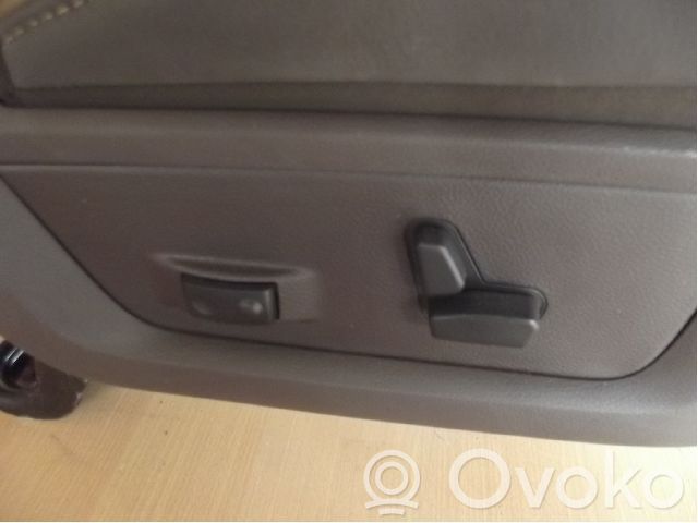 Front passenger seat   20200288BR