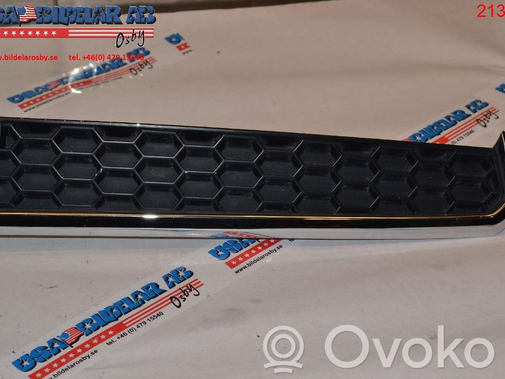 Chevrolet Captiva Etupuskurin alempi jäähdytinsäleikkö 