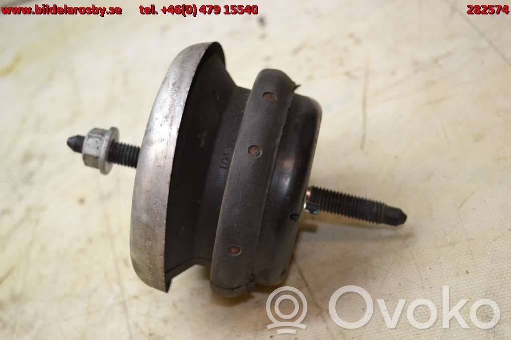 Chevrolet Corvette Engine mount bracket 
