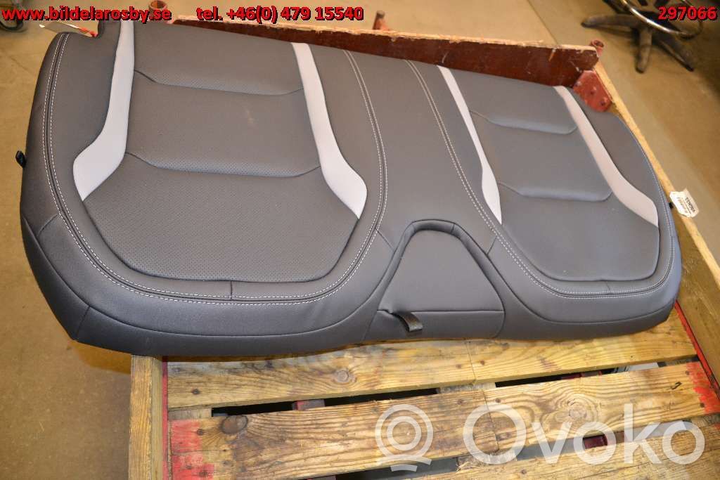 Asiento trasero   84172615