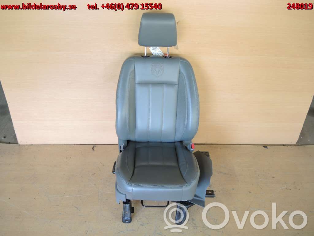 Front passenger seat   20200446BR