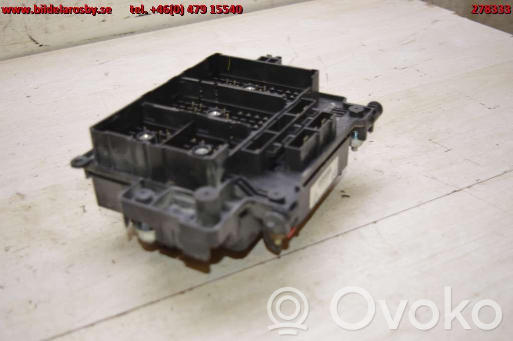 Chevrolet Silverado Fuse module 