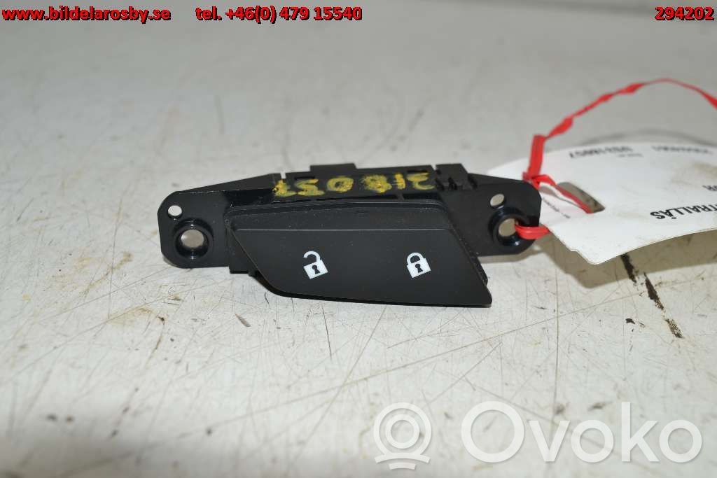 Central locking switch button   202007556