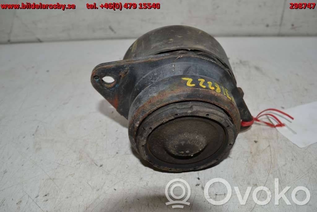 Engine mount bracket