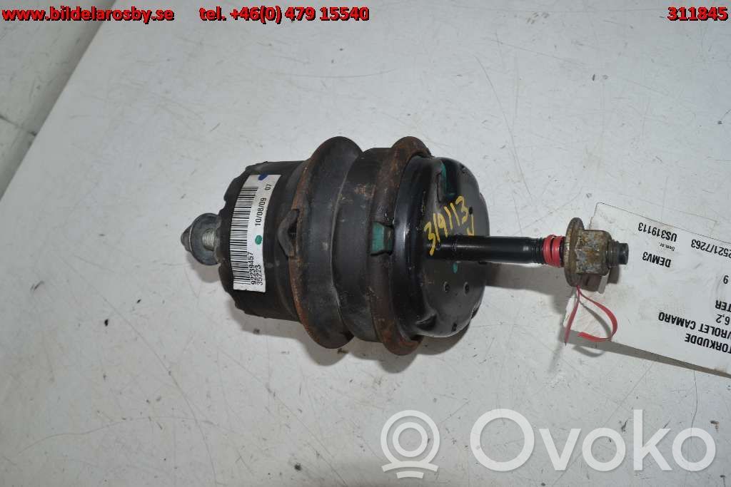 Chevrolet Camaro Engine mount bracket 