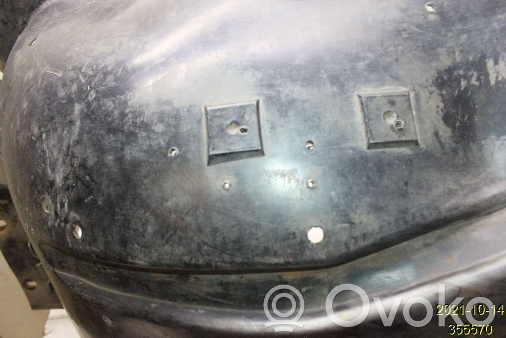 Front wheel arch liner splash guards