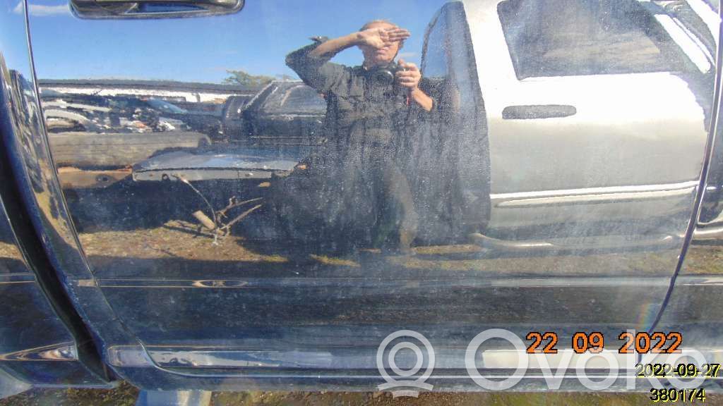 Rear door   13001156R