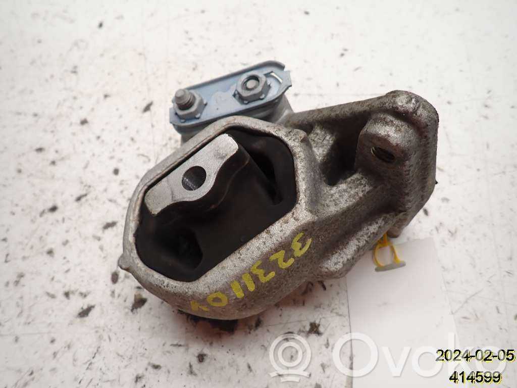 Engine mount bracket   68248781AB
