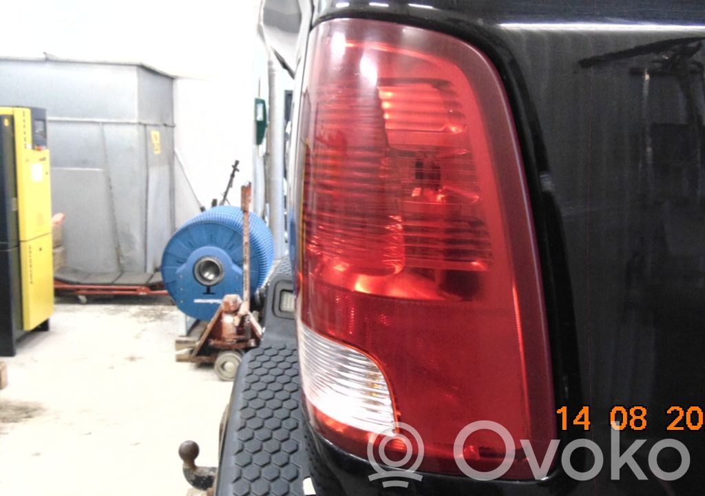 Rear/tail lights   16601275R